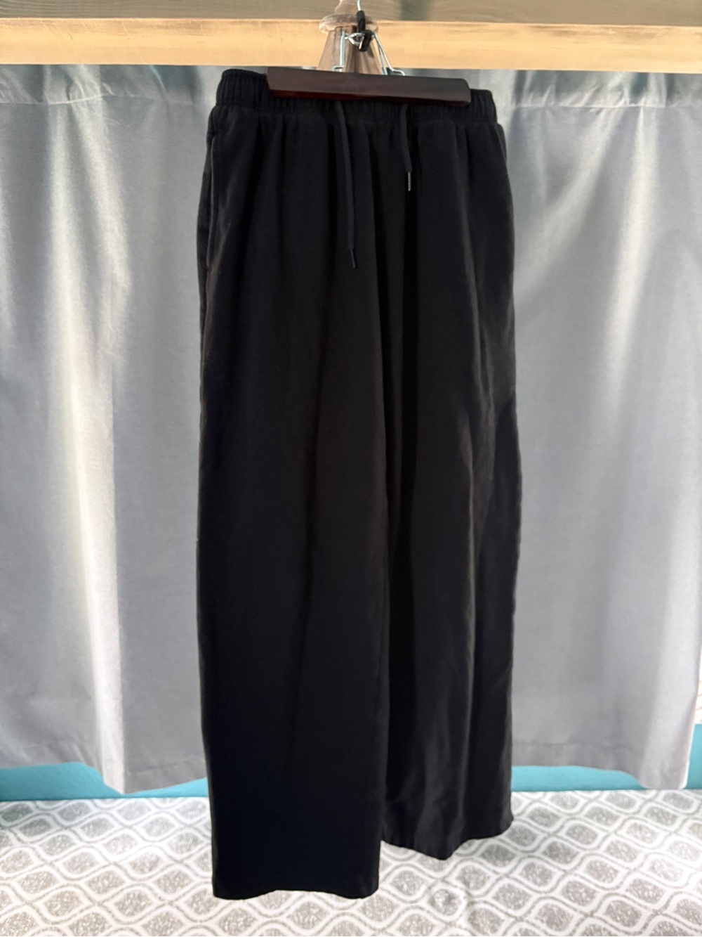 Aeropostale Black Wide-Leg Drawstring sweatpants